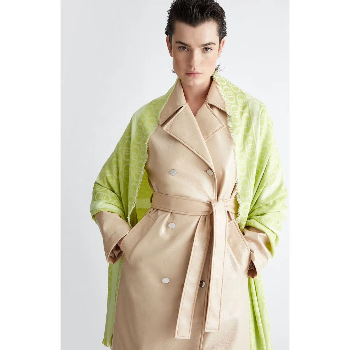 Estola con monograma de jacquard