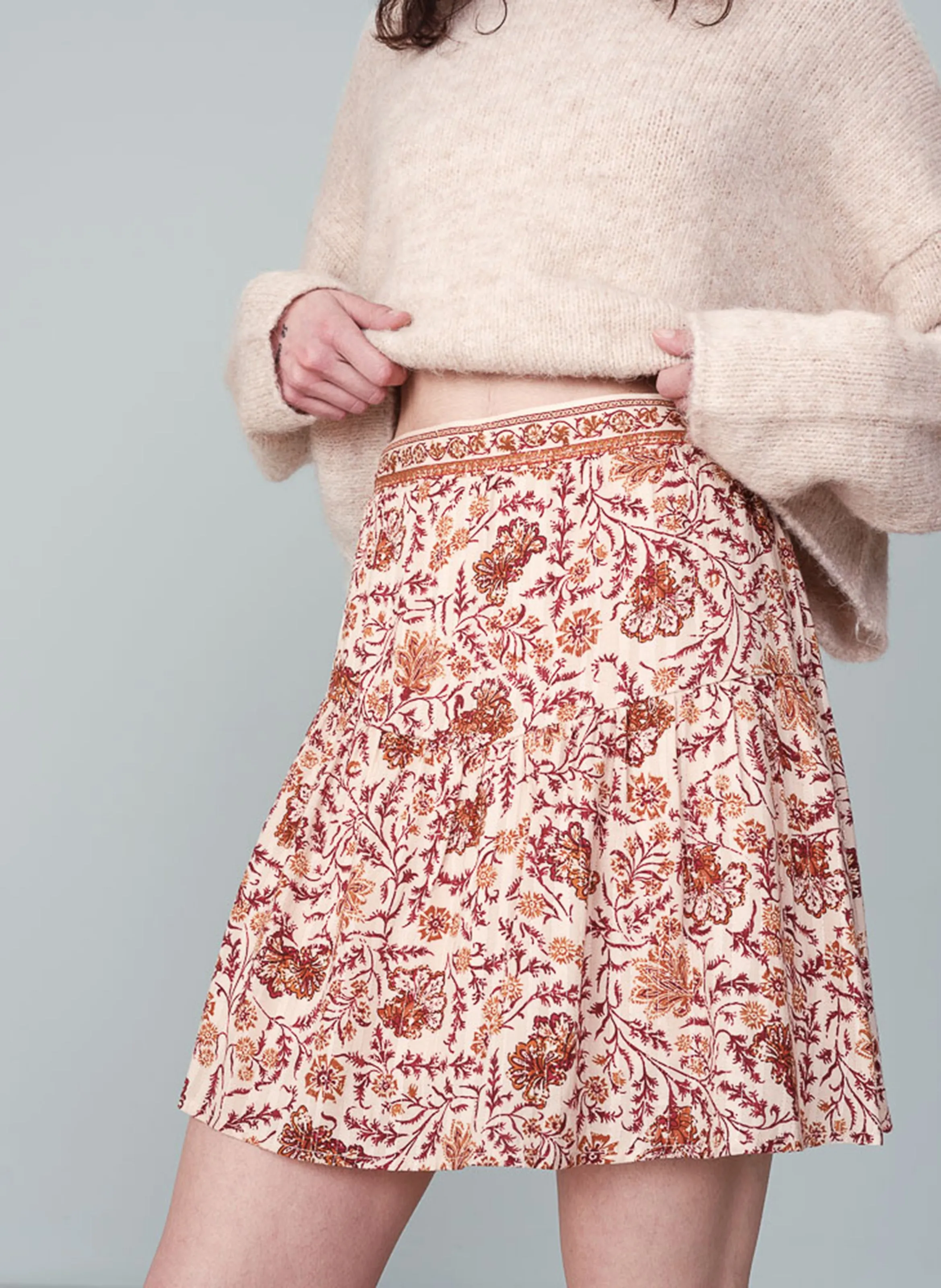 GRACE ET MILA NOUGAT  FALDA CORTA ESTAMPADA CON VOLANTES EN BEIGE