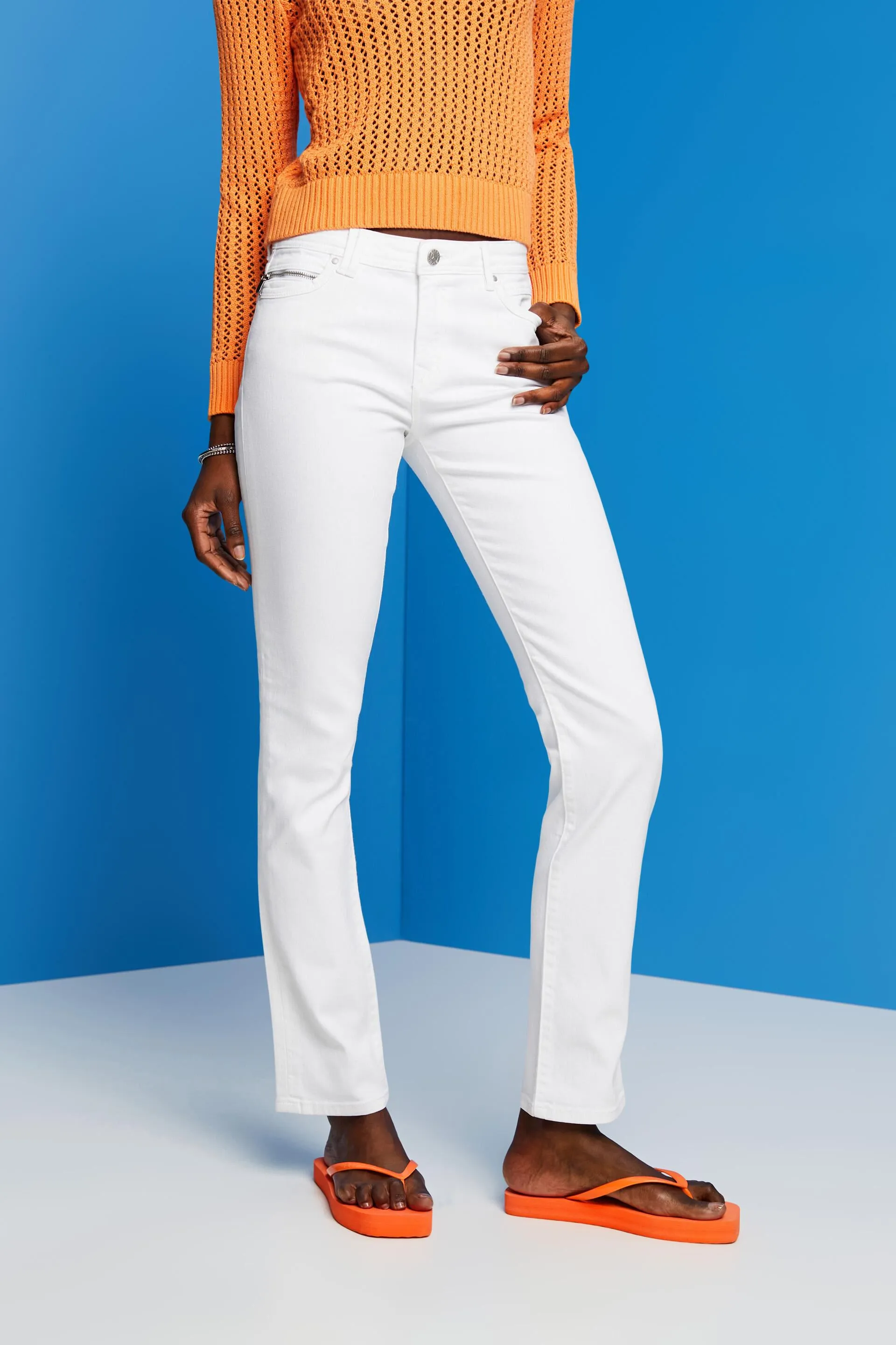 Jeans con detalle de cremalleras