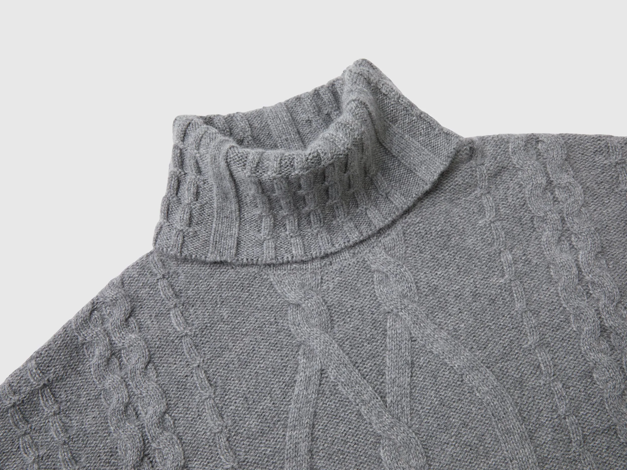 Jersey de ochos de 100 % cachemir con cuello cisne