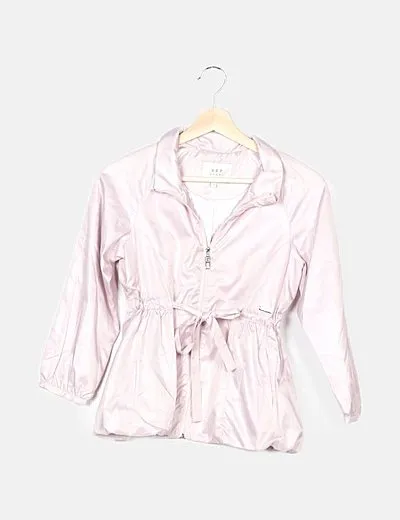 Karpi Chubasquero rosa detalle lazo