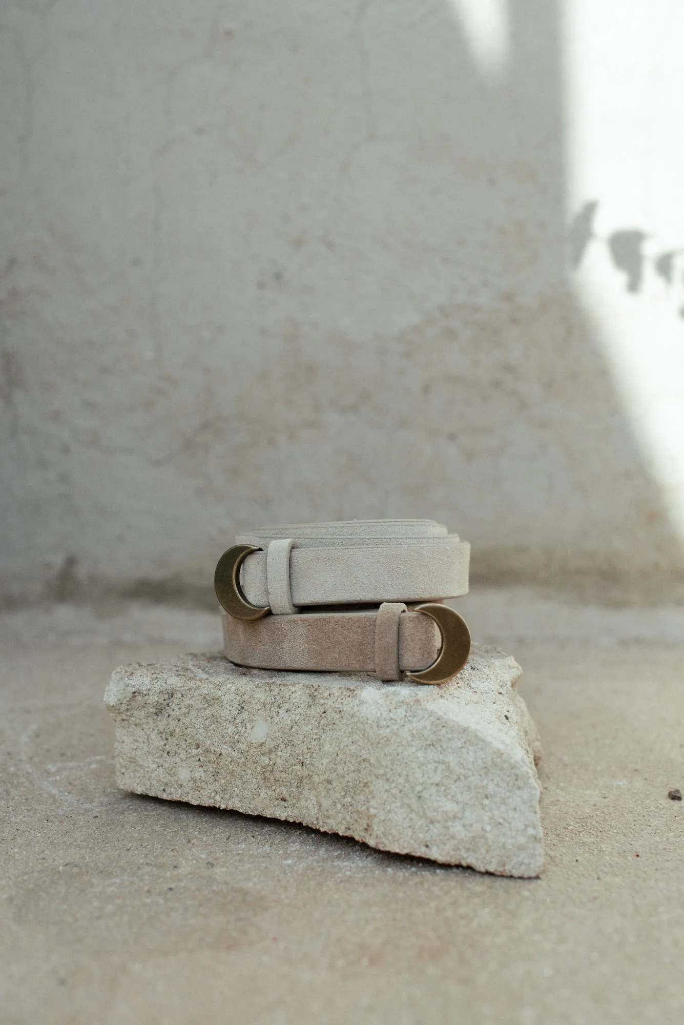 Luna, ecru suede belt