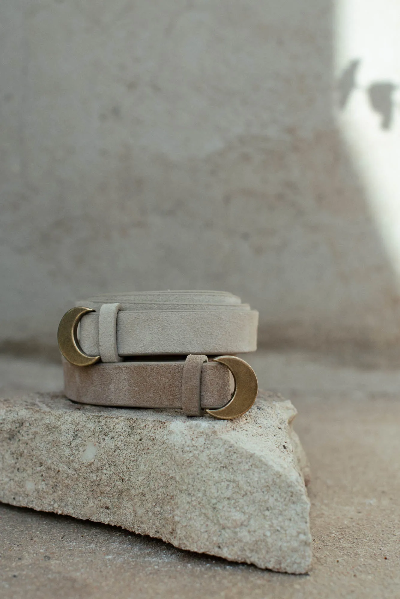 Luna, ecru suede belt