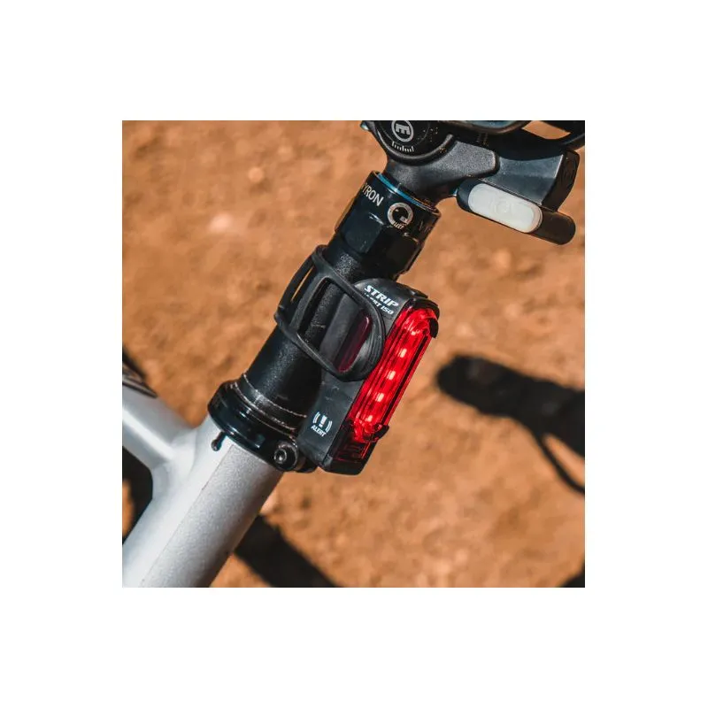 Luz de bicicleta (trasera) Lezyne STRIP ALERT DRIVE REAR (BLACK)