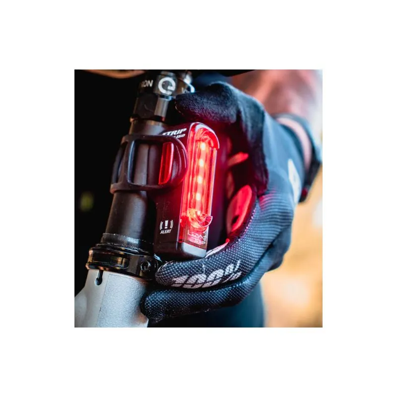 Luz de bicicleta (trasera) Lezyne STRIP ALERT DRIVE REAR (BLACK)