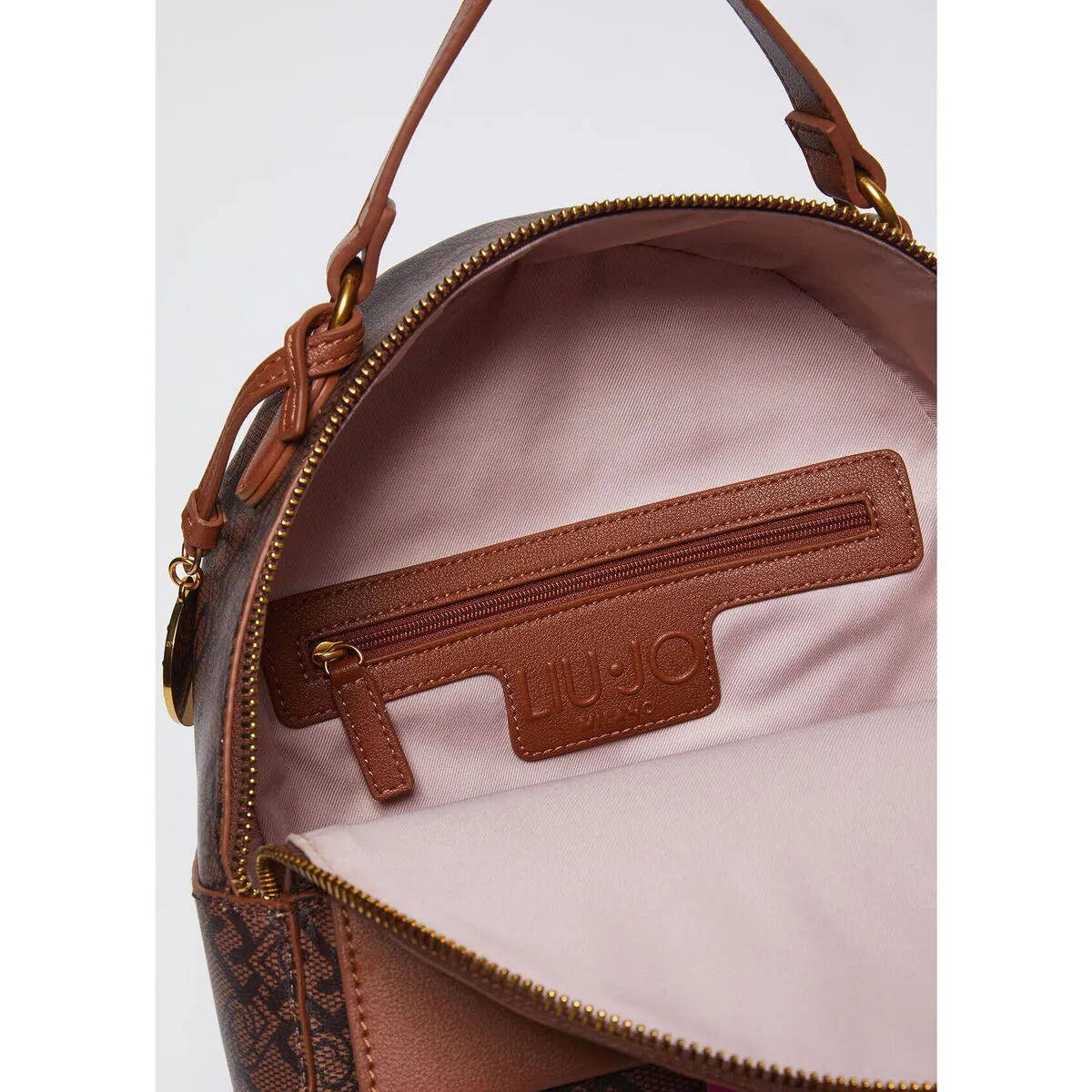 Mochila con monograma