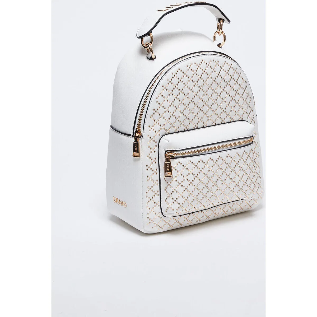 Mochila con tachuelas
