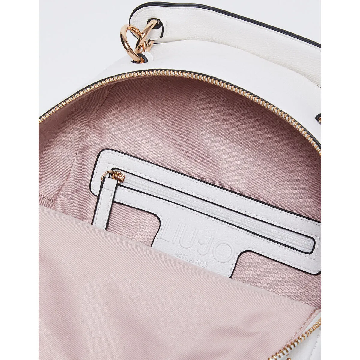 Mochila con tachuelas