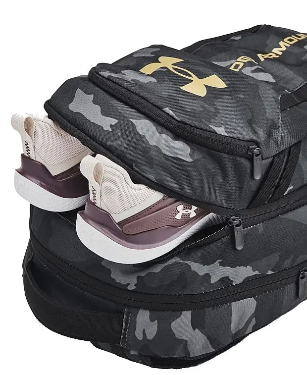 MOCHILA UNDER ARMOUR HUSTLE 6.0  BLACK/METALLIC GOLD
