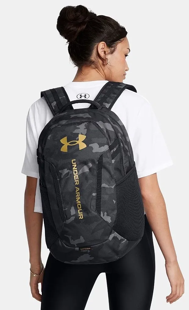MOCHILA UNDER ARMOUR HUSTLE 6.0  BLACK/METALLIC GOLD