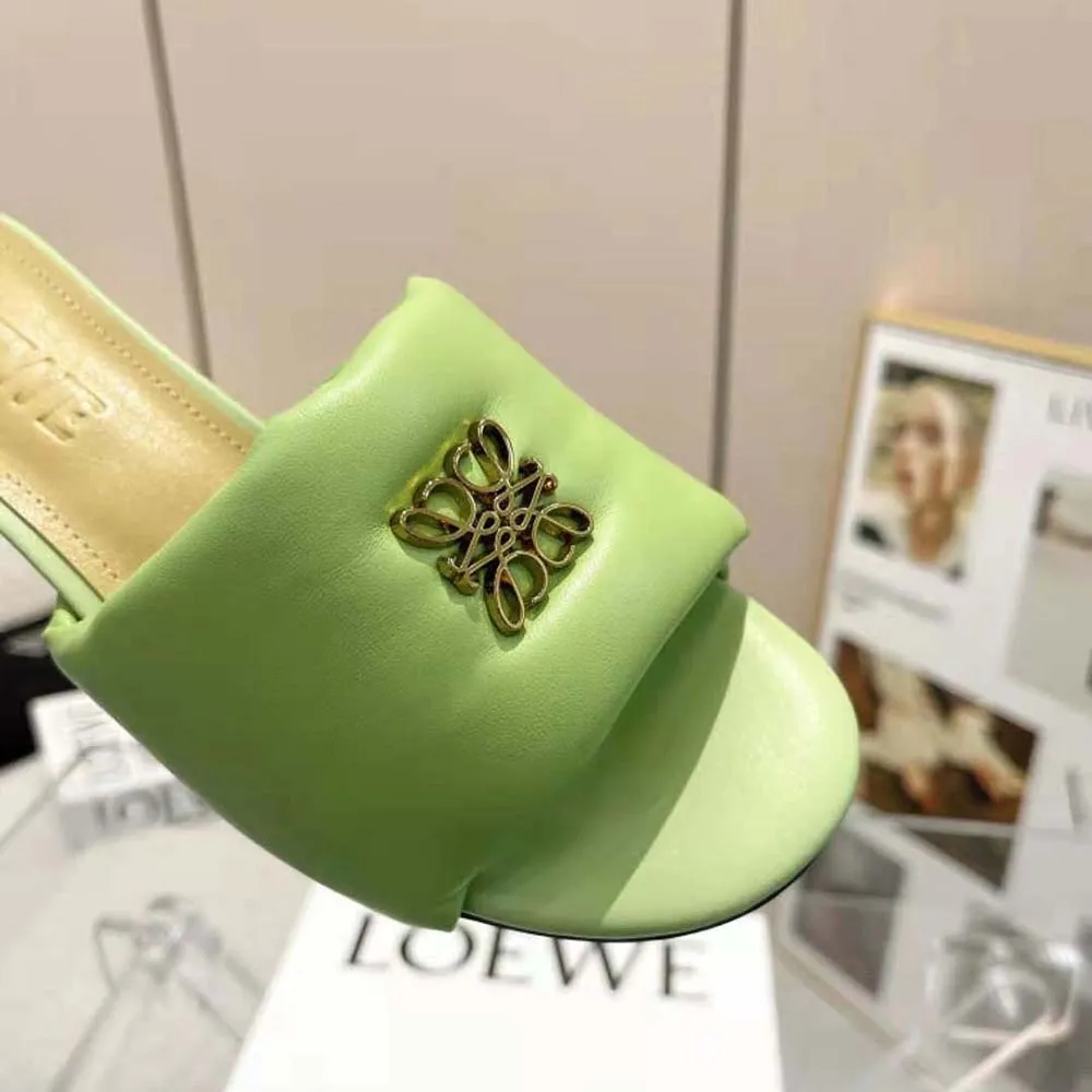 MULE LOEWE MUJER ANAGRAM ACOLCHADO EN PIEL DE CORDEROVERDE