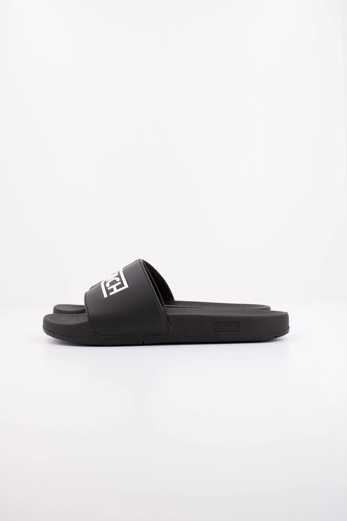 MUNICH FLAT SLIDER D LOGO BLA