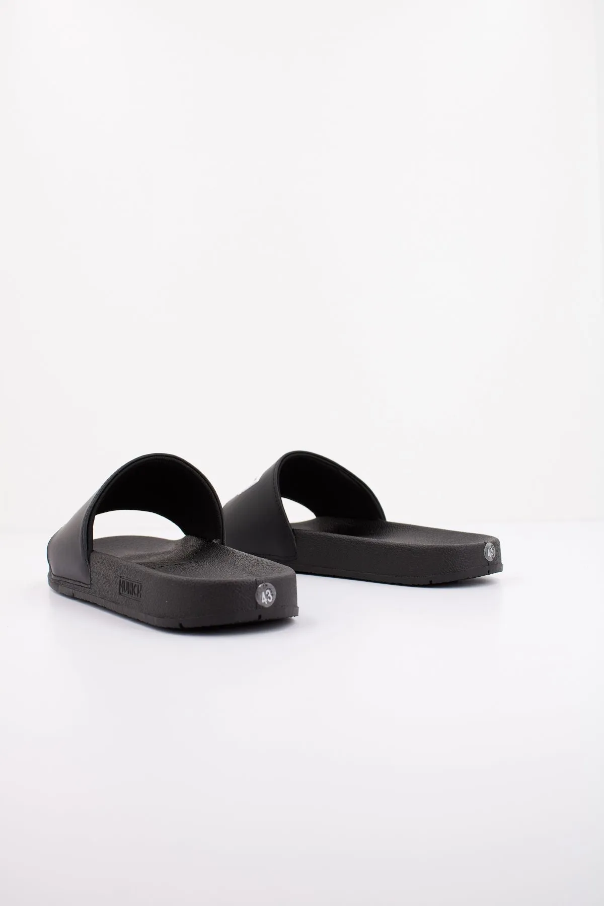 MUNICH FLAT SLIDER D LOGO BLA