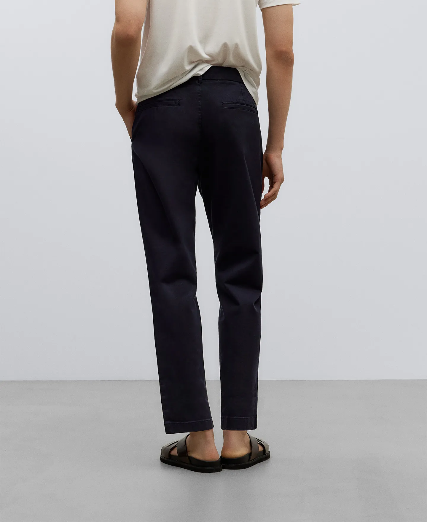 Pantalón chino holgado con pinzas
