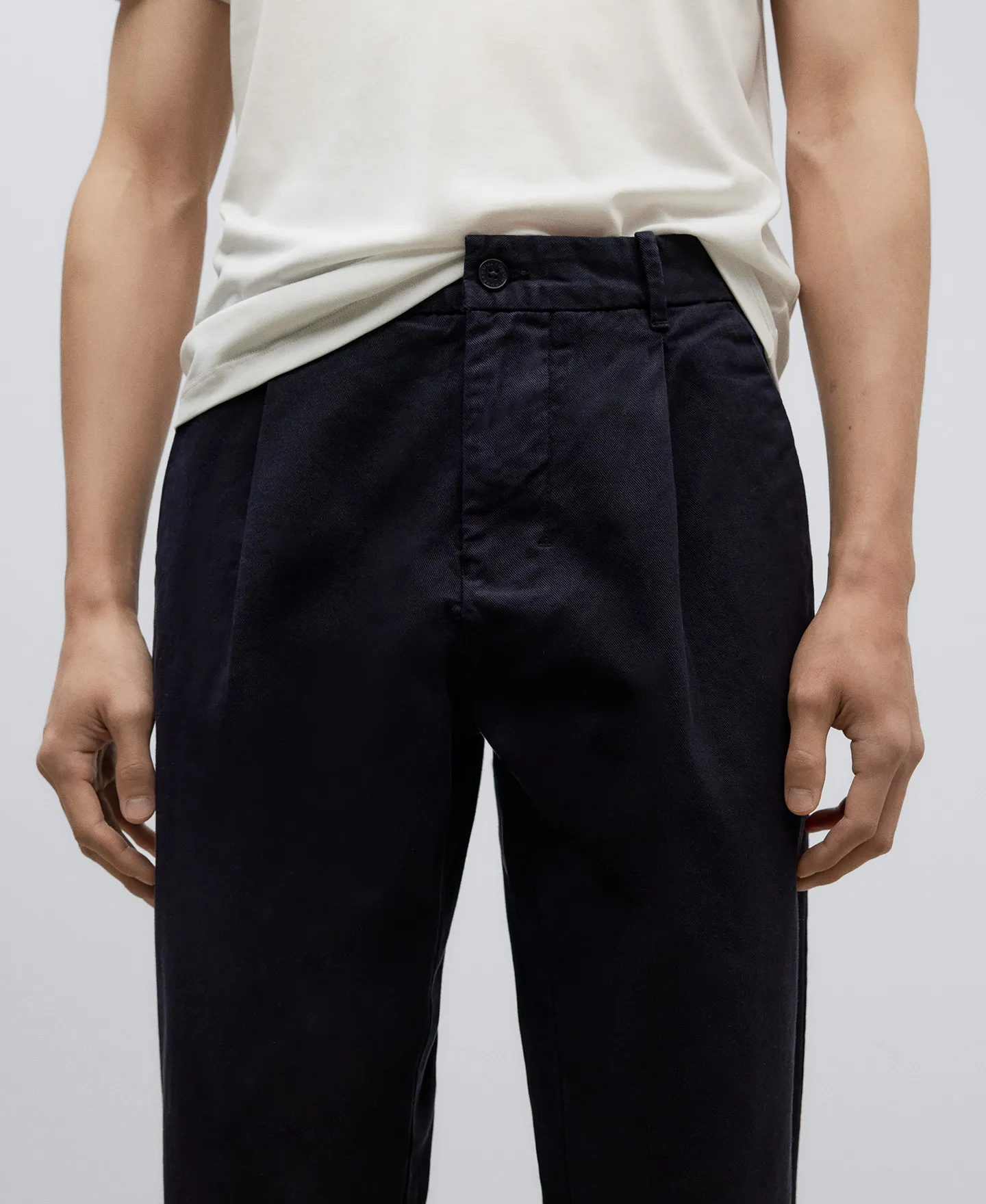 Pantalón chino holgado con pinzas