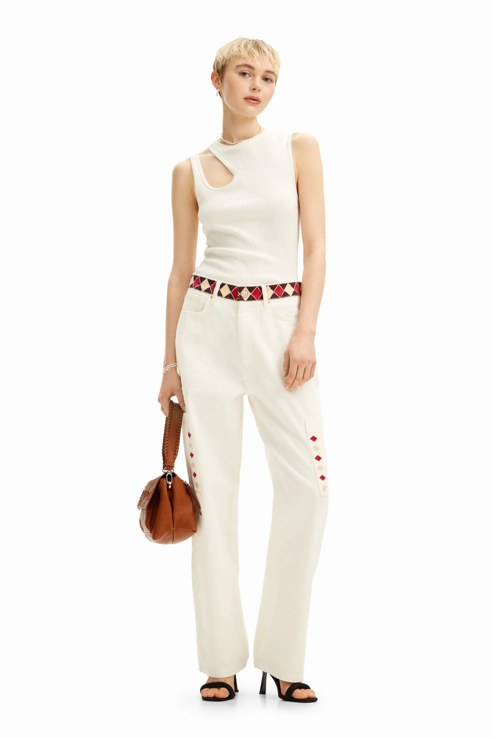 Pantalón denim cropped con bordes de rombos