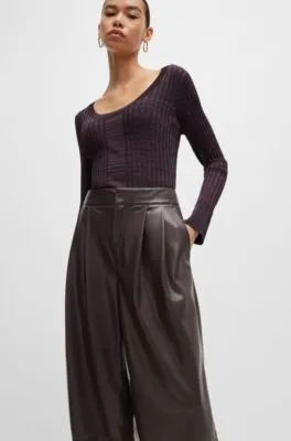 Pantalones de pinzas relaxed fit de piel sintética