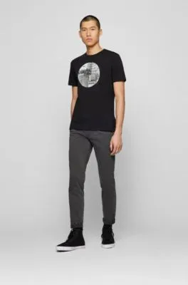 Pantalones tapered fit en satén de algodón elástico
