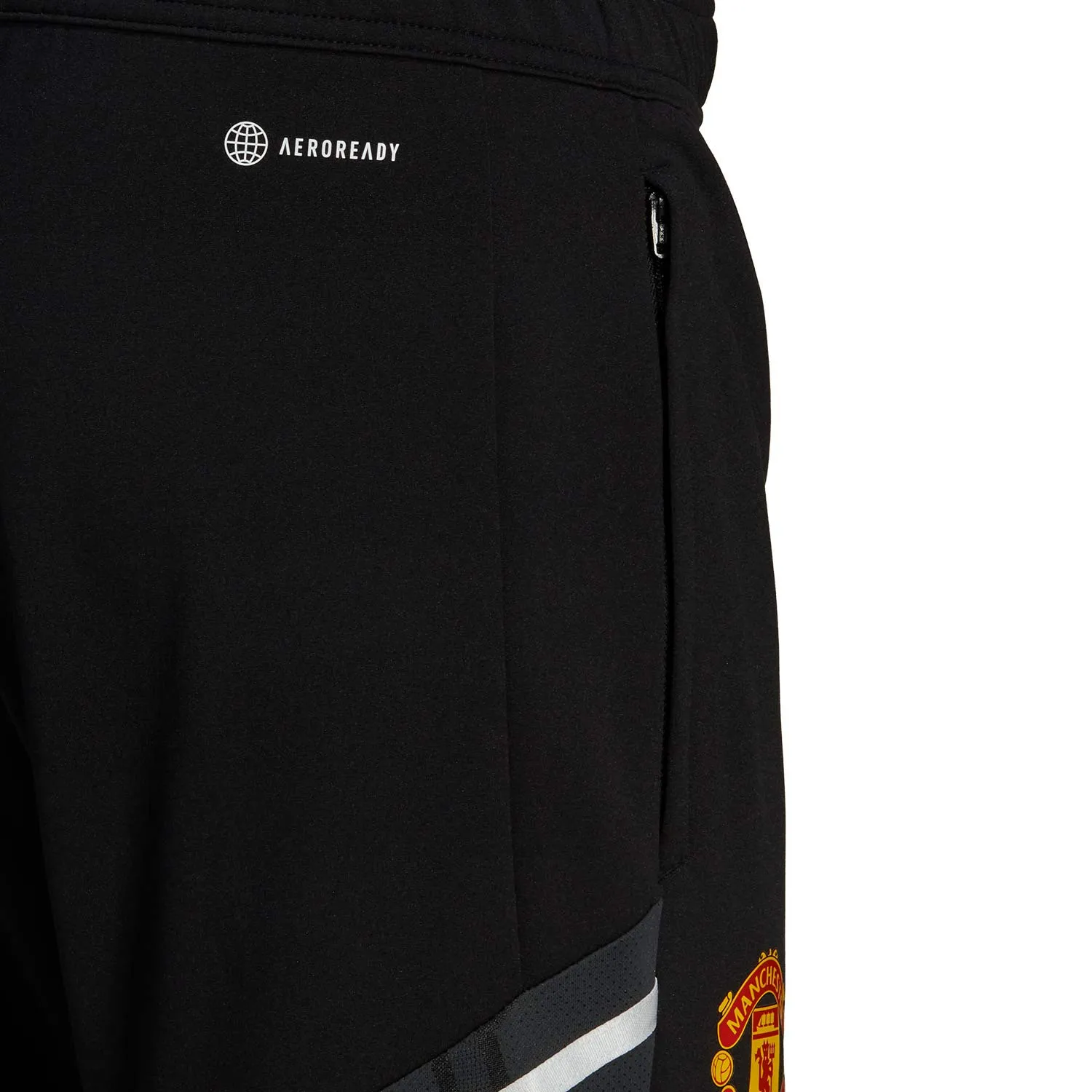 Pantalón adidas United entrenamiento staff