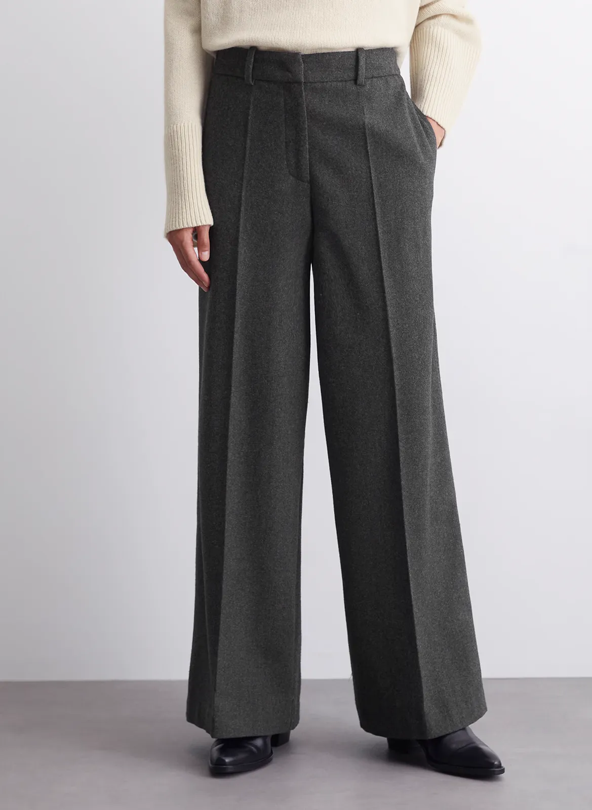 Pantalón ancho de mezcla de lana con talle alto en gris