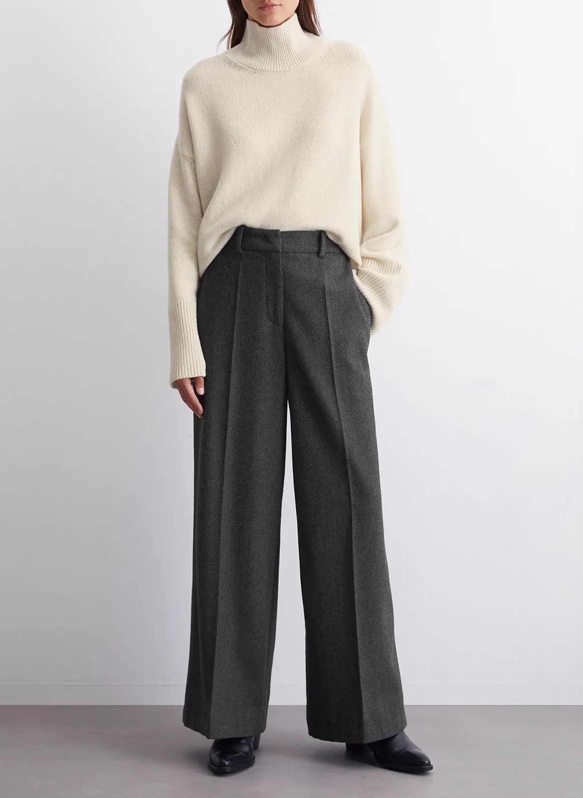 Pantalón ancho de mezcla de lana con talle alto en gris