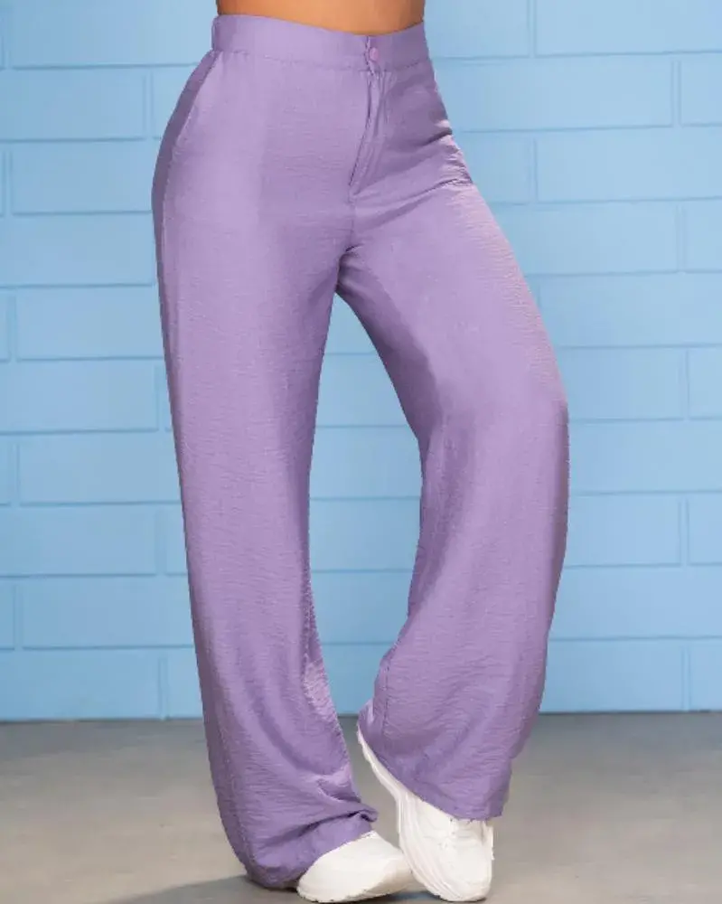 Pantalón bota ancha con boton y cierre