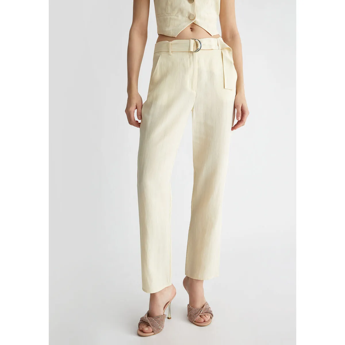 Pantalón con cinturón