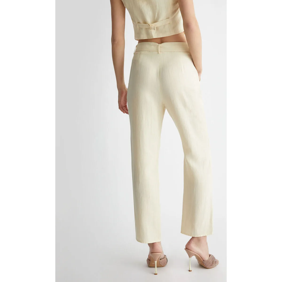 Pantalón con cinturón