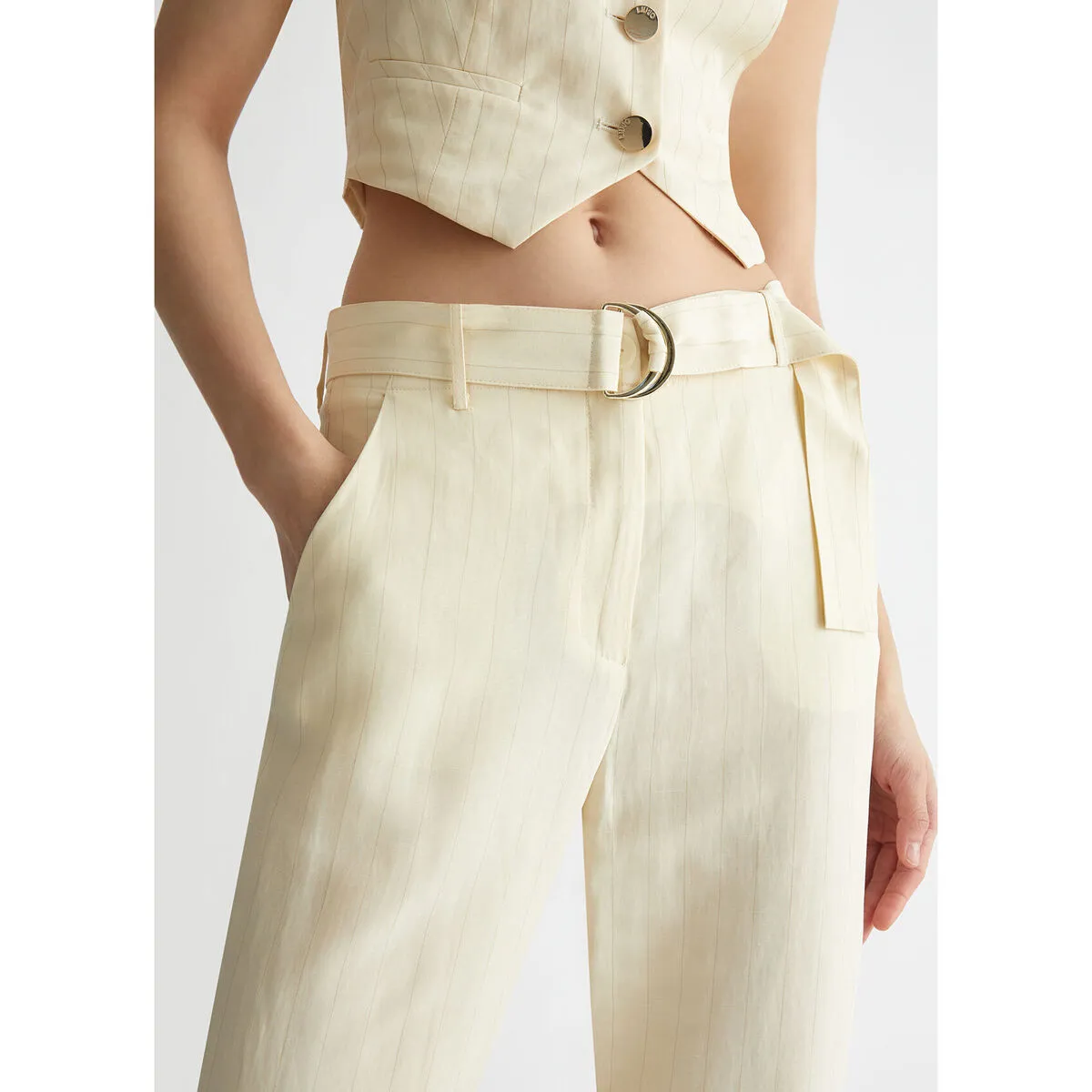 Pantalón con cinturón