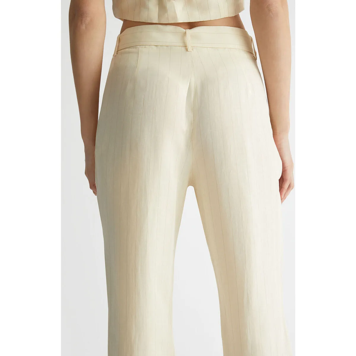 Pantalón con cinturón