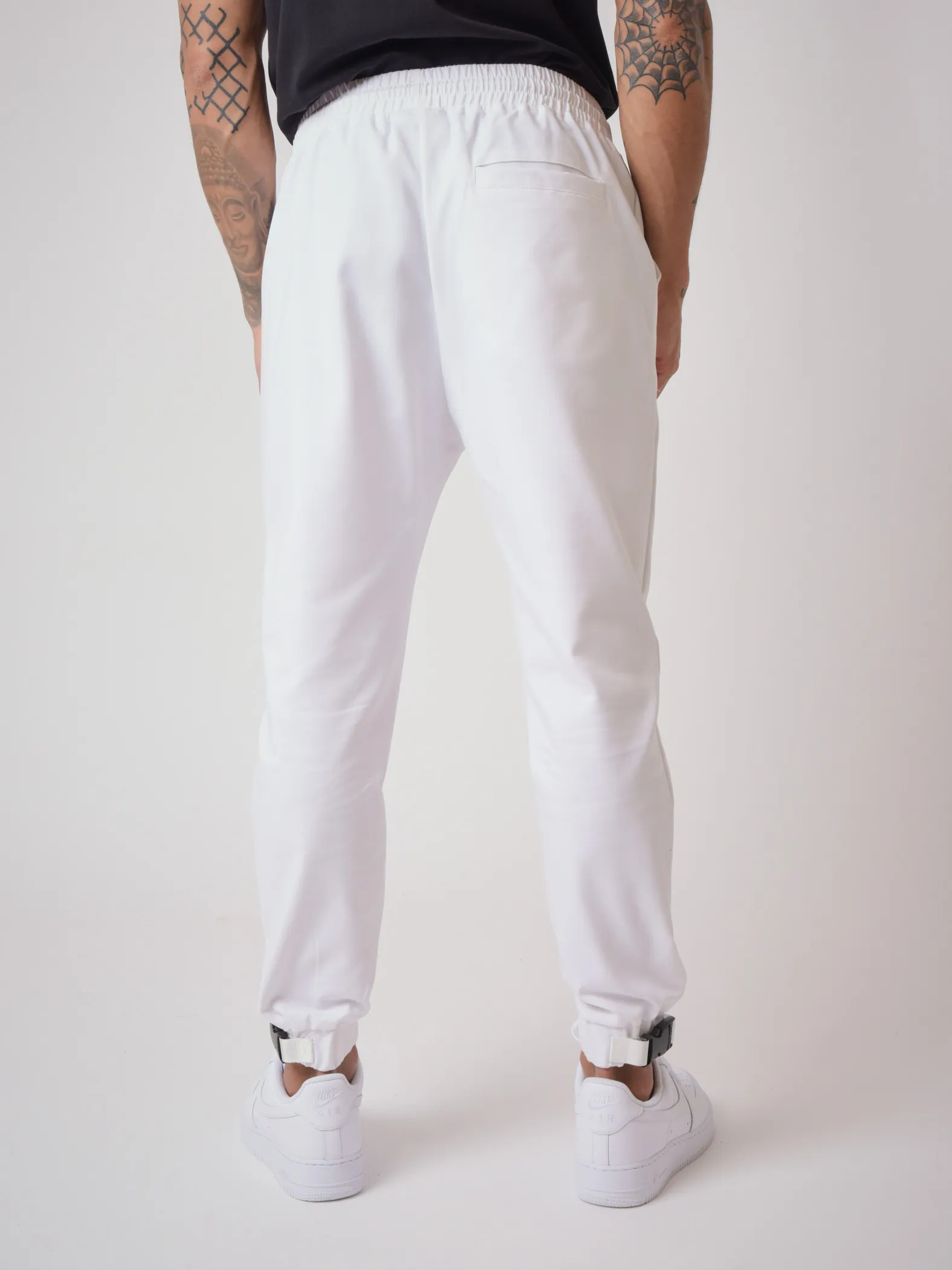 Pantalón de chándal con detalle de pinza 