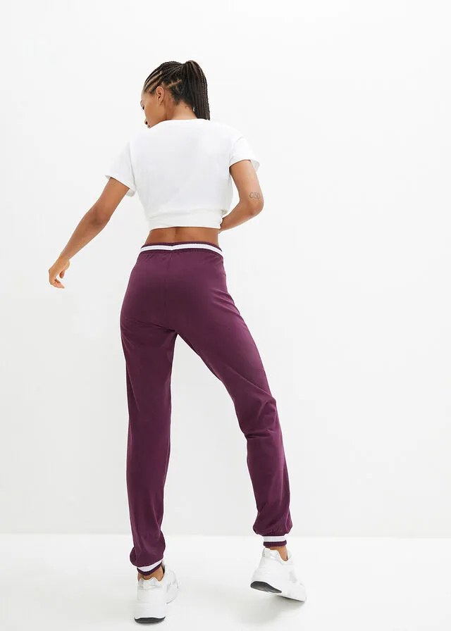Pantalón deportivo con bolsillos con cierre morado intenso