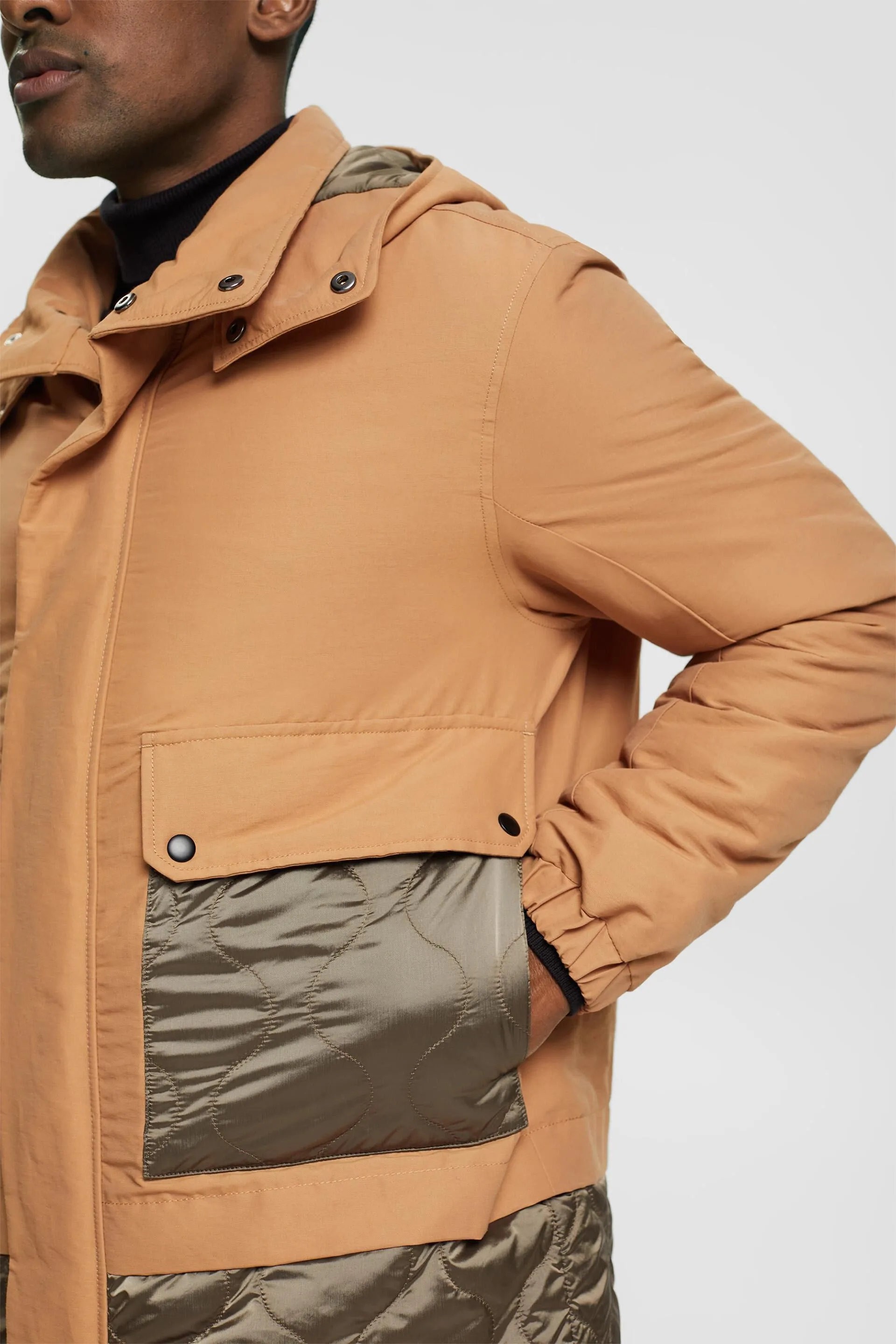 Parka con capucha
