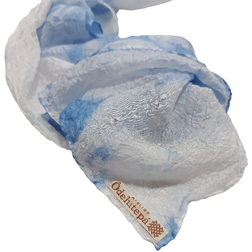 Pañuelo de seda natural efecto arrugado Nube Cirro Azul 165x45 cm