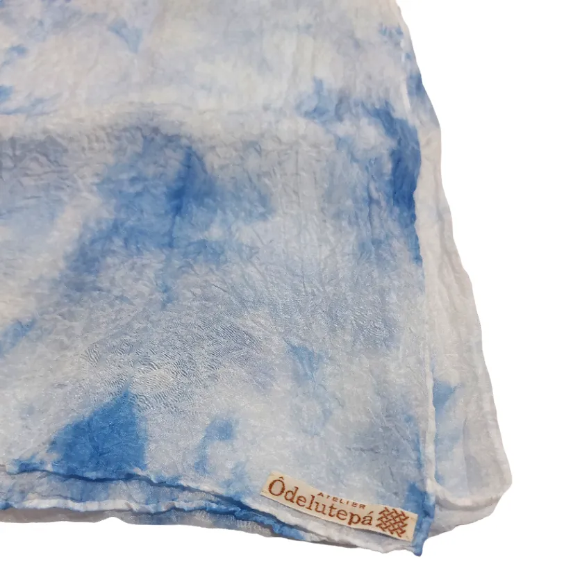 Pañuelo de seda natural efecto arrugado Nube Cirro Azul 165x45 cm