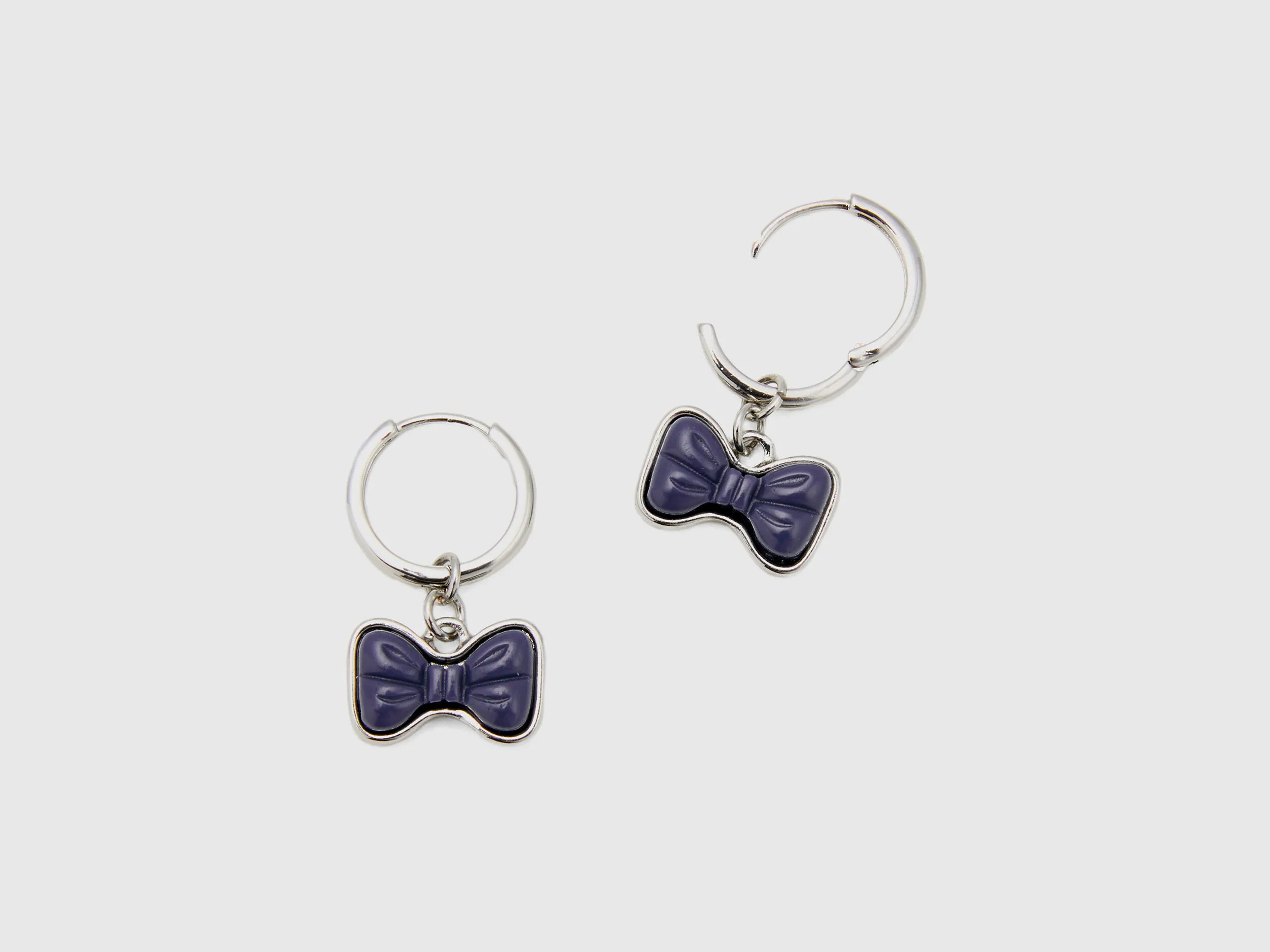 Pendientes de aro con lazo azul oscuro