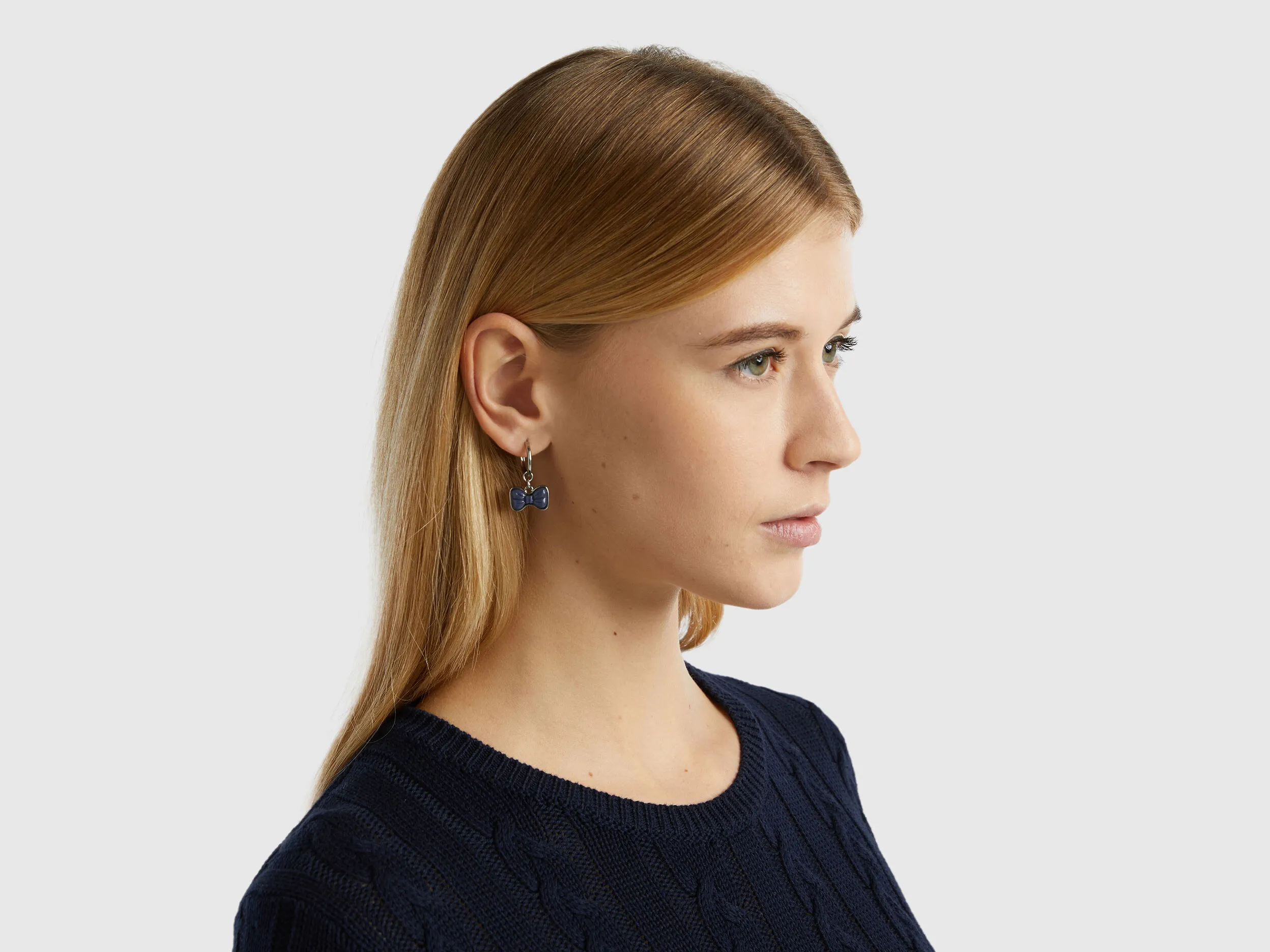 Pendientes de aro con lazo azul oscuro
