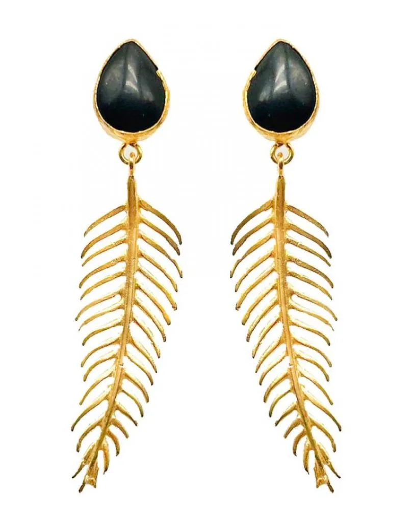 PENDIENTES LARGOS DE HOJITA DORADA CON DETALLE NEGRO