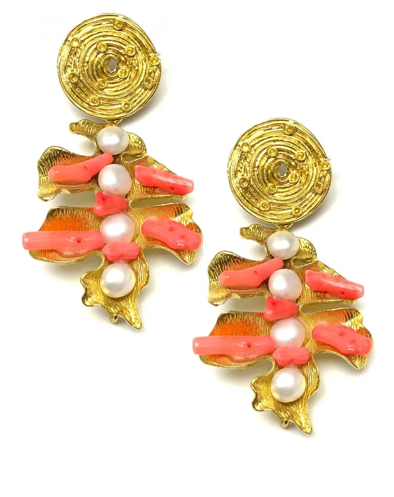 PENDIENTES LARGOS DORADOS CON RAMITAS DE CORAL Y PERLAS