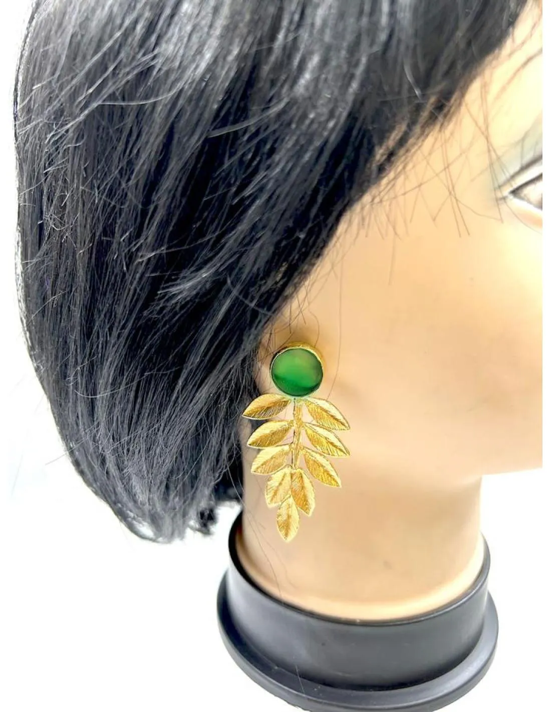 PENDIENTES ONLINE DORADOS DE HOJA Y PIEDRA VERDE PARA BODAS