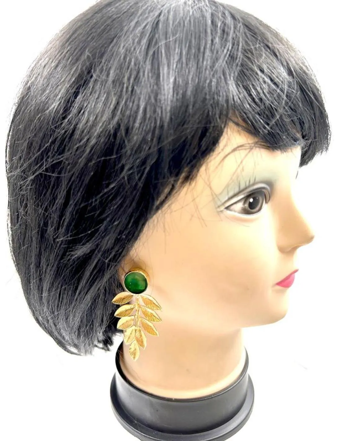 PENDIENTES ONLINE DORADOS DE HOJA Y PIEDRA VERDE PARA BODAS