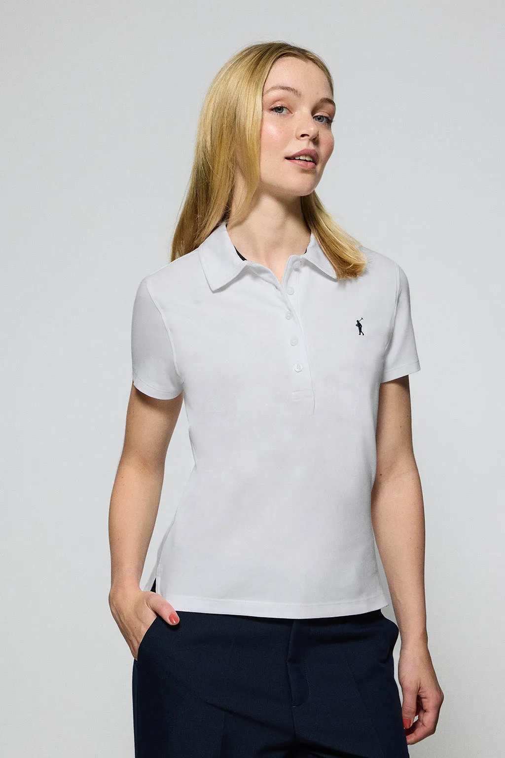 Polo Pereira blanco de cinco botones con bordado Rigby Go