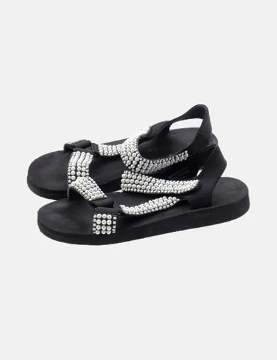 Primark Chanclas negras detalle perlas