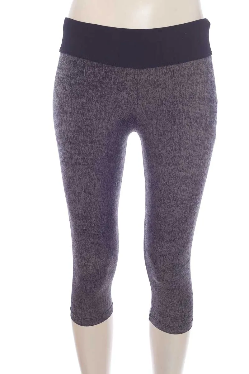 ROPA DEPORTIVA / SALIDA DE BAñO COLOR GRIS  CLOSEANDO