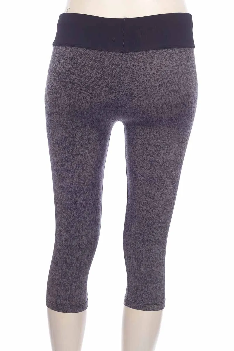 ROPA DEPORTIVA / SALIDA DE BAñO COLOR GRIS  CLOSEANDO
