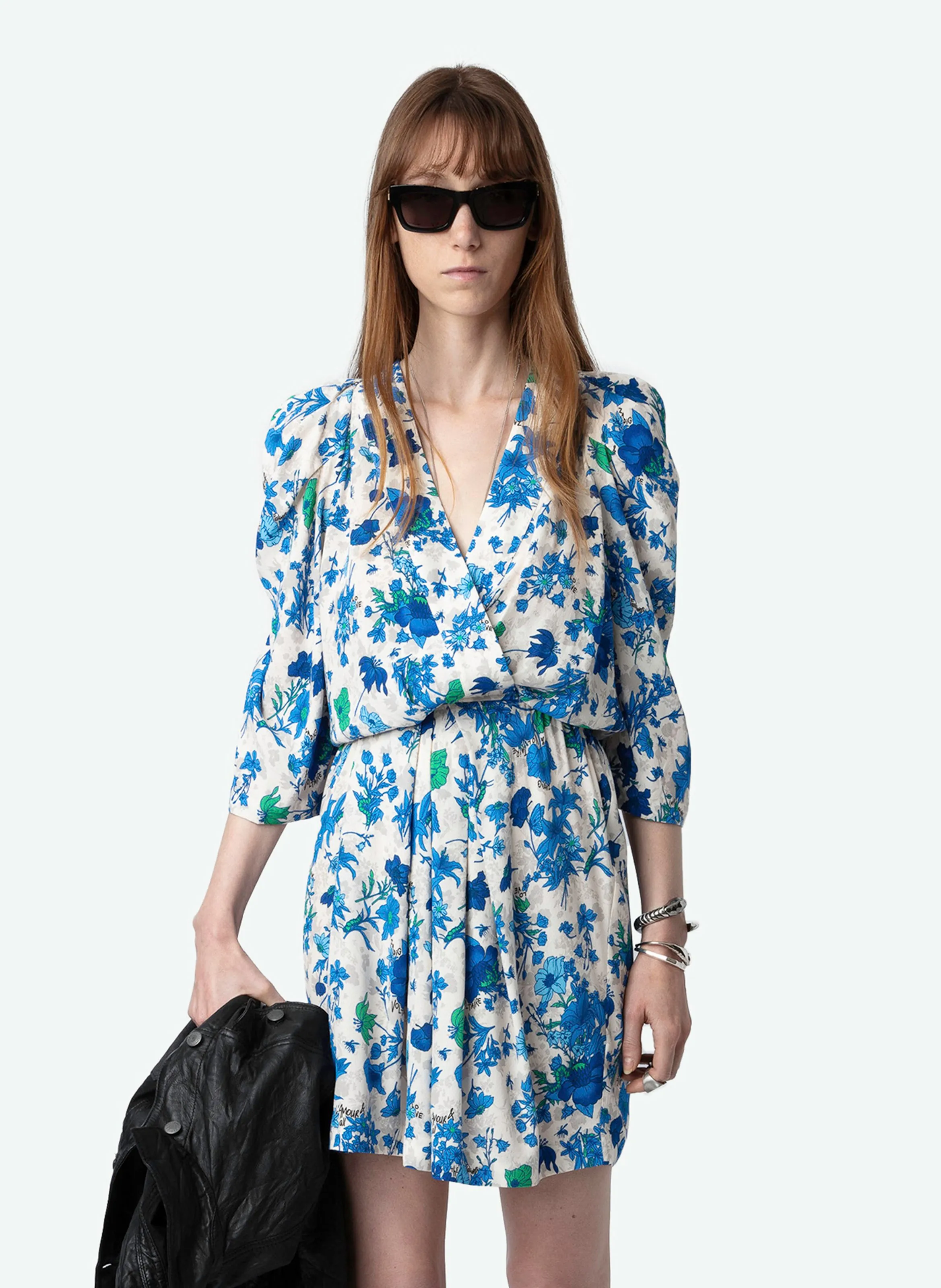 RUZ  VESTIDO CORTO RECTO CON ESCOTE DE PICO ESTAMPADO EN BLANCO