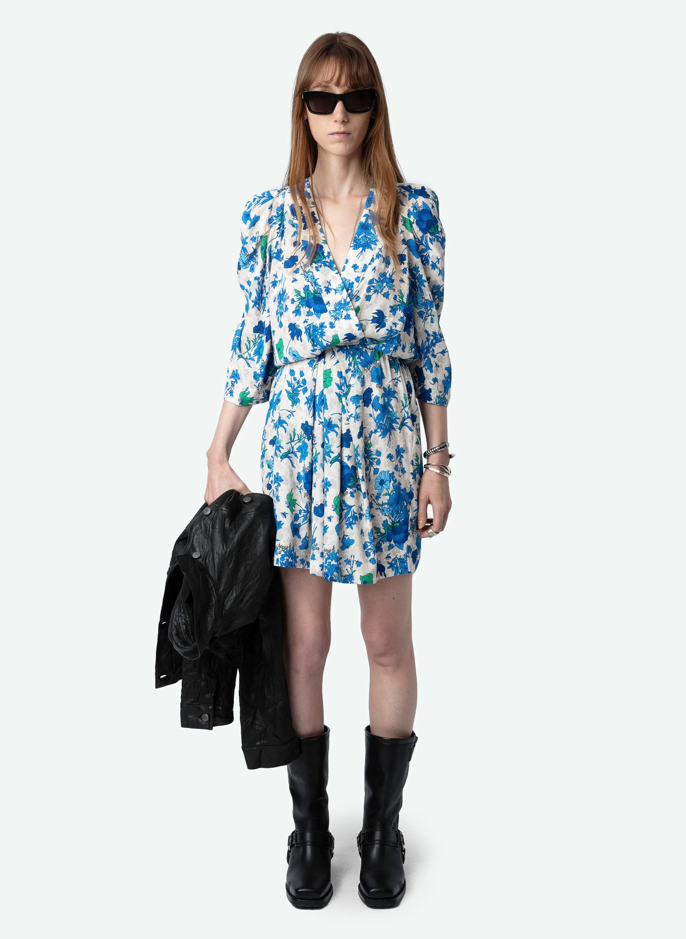 RUZ  VESTIDO CORTO RECTO CON ESCOTE DE PICO ESTAMPADO EN BLANCO