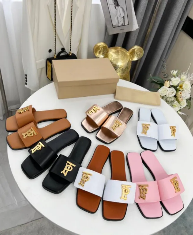 Sandali in pelle da donna alla moda Pantofole firmate Fondo piatto Marrone Scarpe nere Festa in spiaggia Scatola estiva per inte