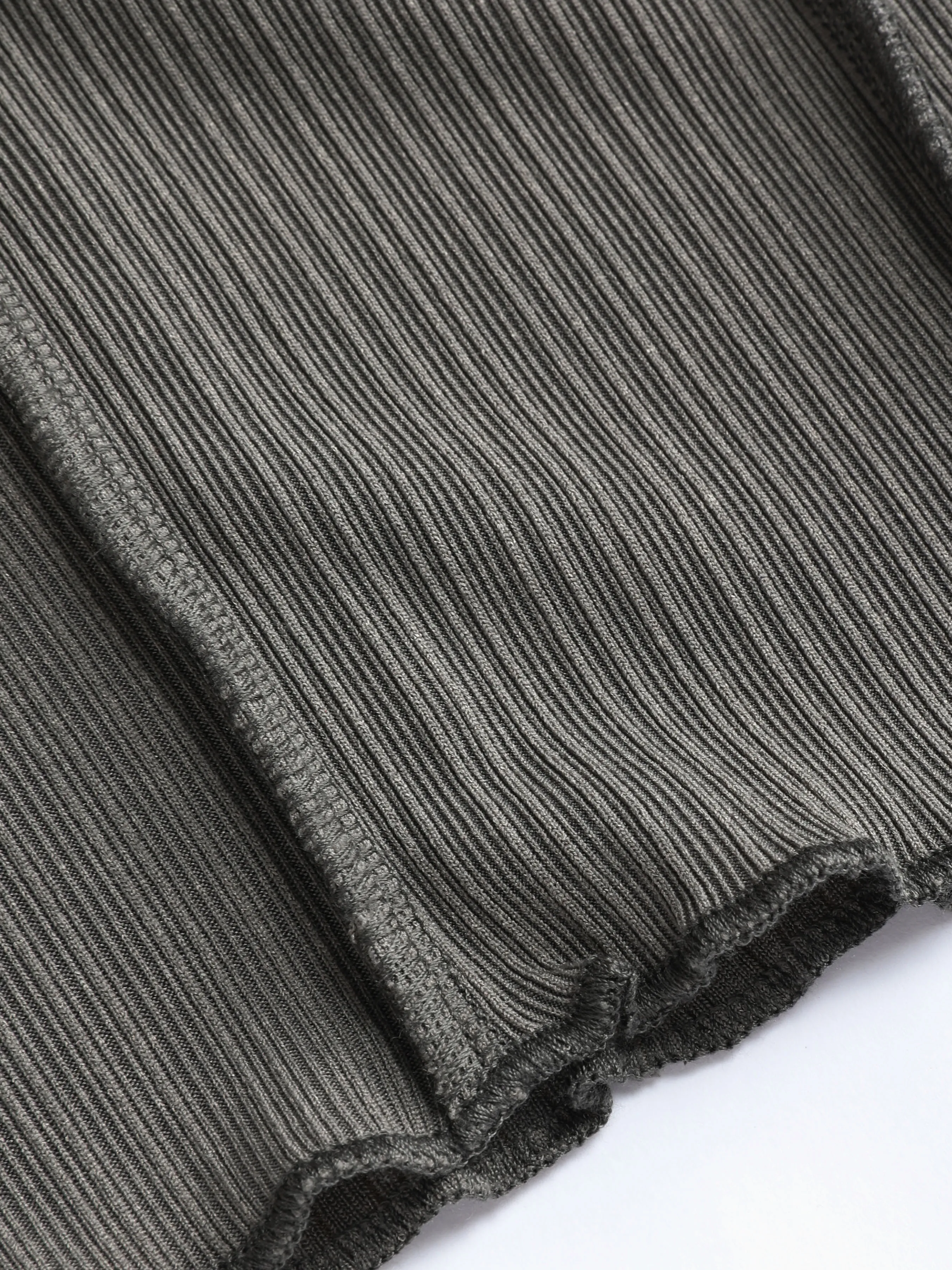  Sudadera con Capucha Corta con Detalle de Botones de Punto