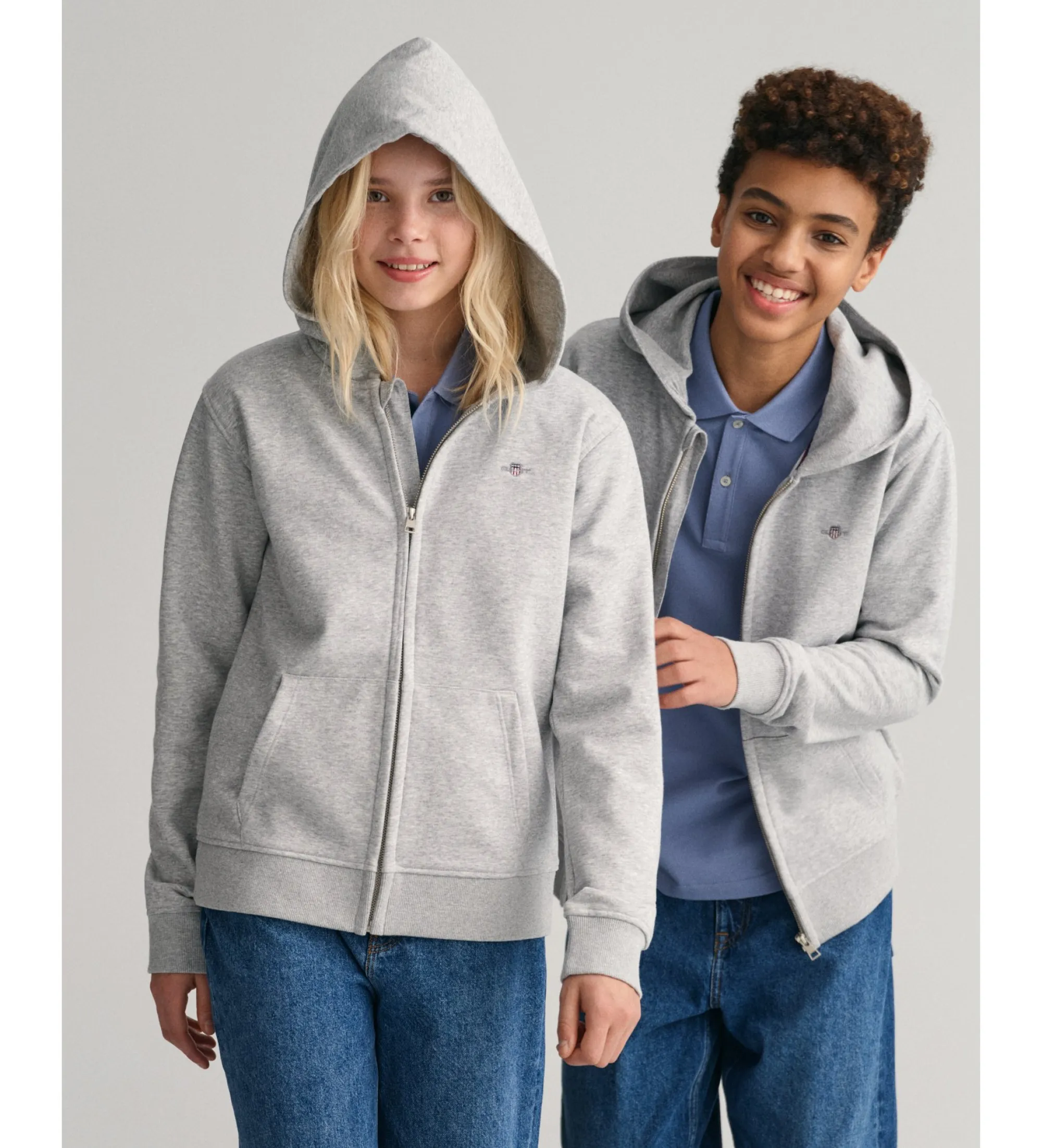 Sudadera con capucha gris